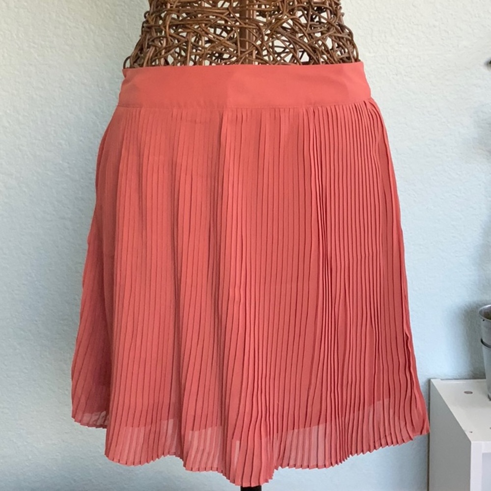 Salmon High-Waisted Pleated Skirt
